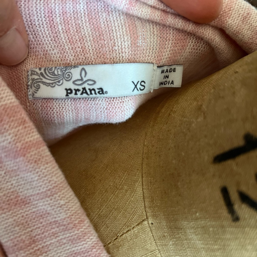 Prana pink comfy cardigan with no closure - Picture 5 of 8
